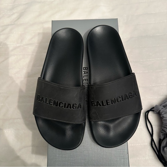 BALENCIAGA RUBBER LOGO POOL SLIDES - BLACK - Picture 5 of 6